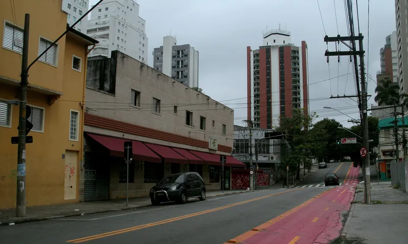 Padaria de bairro paulistana, fachada diurna