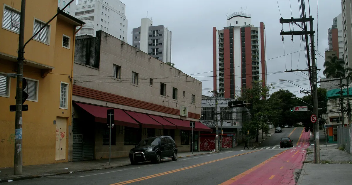 Padaria de bairro paulistana, fachada diurna