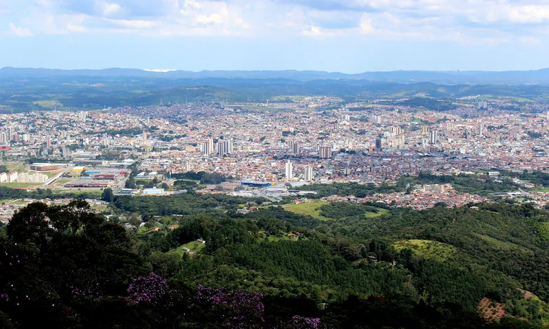 Vista de Mogi das Cruzes SP, atendida pela EDP SP com reajuste 14,67% B1, regiao com sistemas de energia solar em 2026