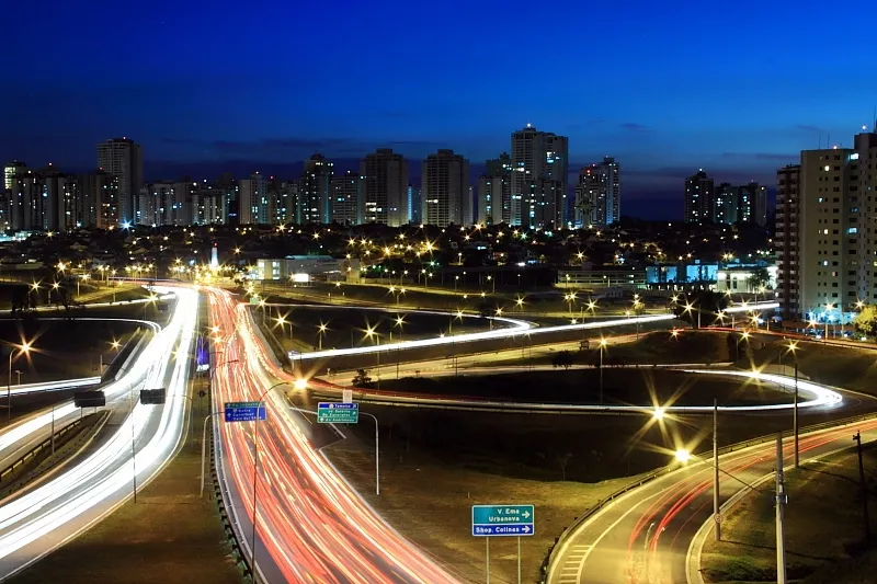 Vista de Sao Jose dos Campos SP, atendida pela EDP SP com reajuste 14,67% B1, regiao com sistemas de energia solar em 2026